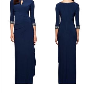 Alex Evenings
Side Ruched Round Neck 3/4 Sleeve Embellished Cuff Gown